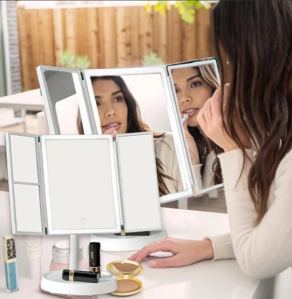 مرآة مكياج ثلاثية الطي - مزودة بإضاءة LED لراحة التجميل